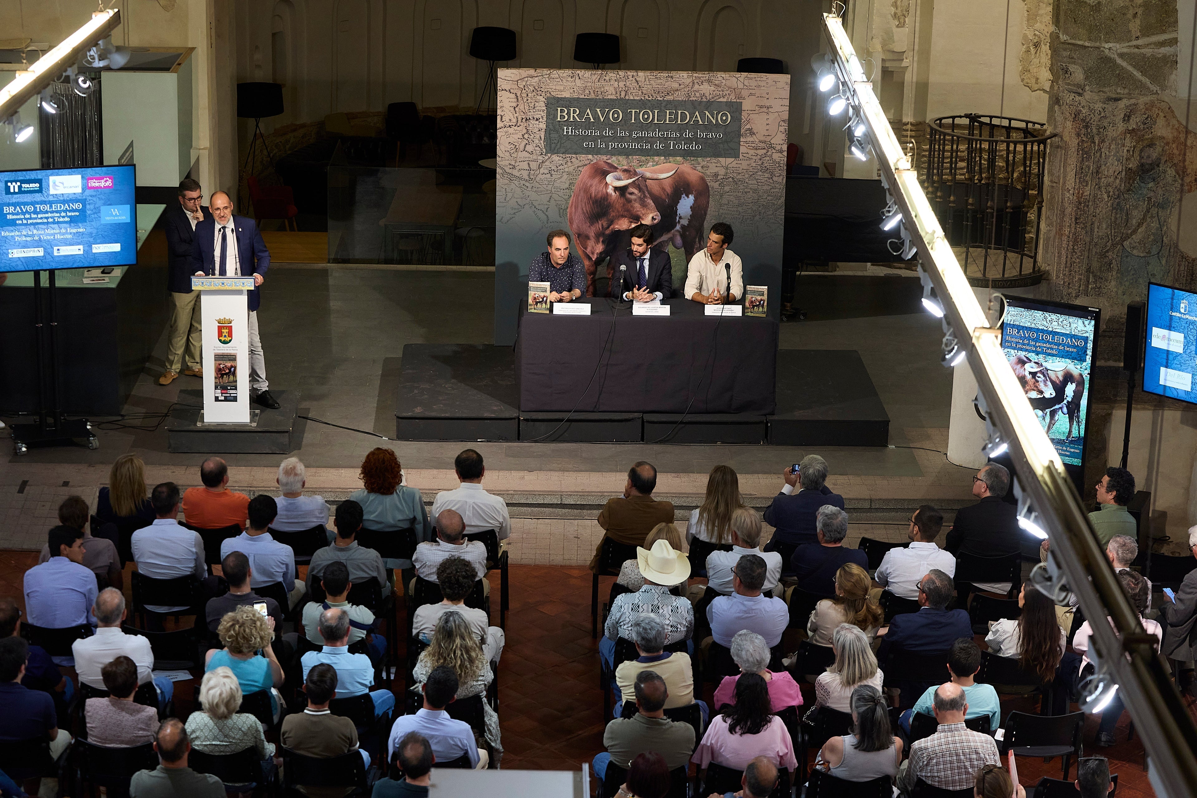 Triunfal presentación del libro “Bravo Toledano” en Talavera de la Reina